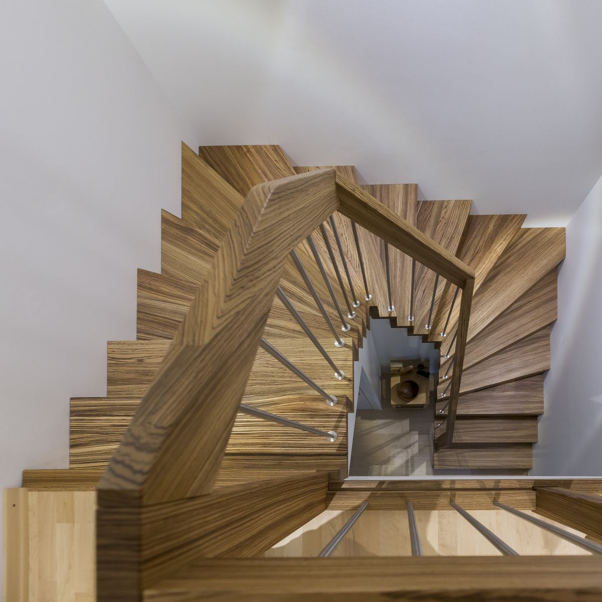 Holztreppe von oben gesehen