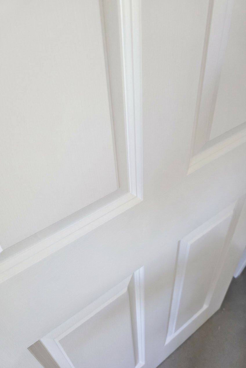 Detail einer weißen ALBA-Kassettentür mit Profilrahmen