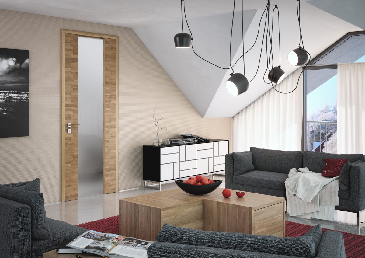 Holztür mit raumhohem Glasstreifen in einem Dachgeschoss-Wohnraum